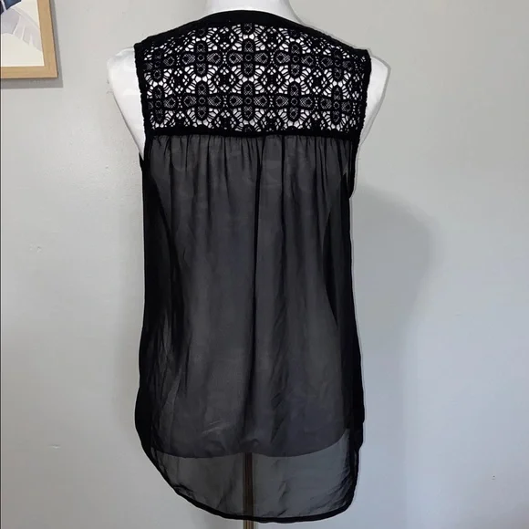 Daniel Rainn crochet sheer top - Picture 3 of 5